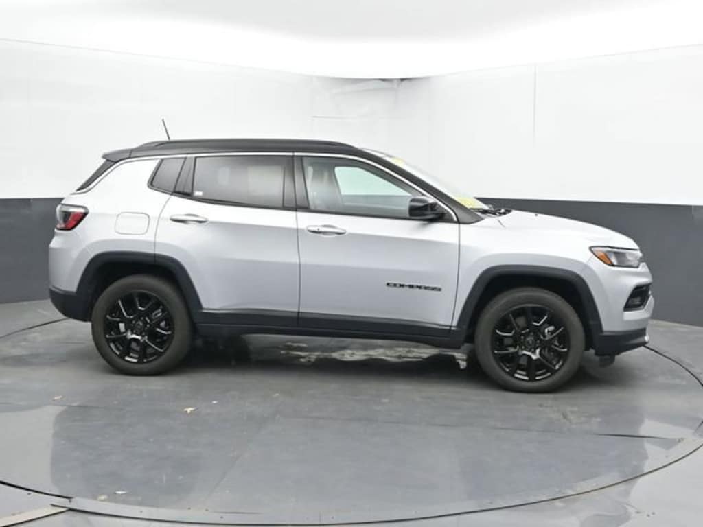 Used 2025 Jeep Compass Limited