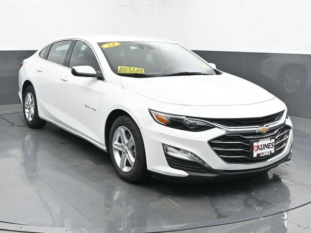 2024 Chevrolet Malibu 1LT photo 2