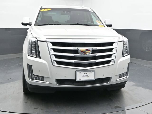 2019 Cadillac Escalade Luxury photo 3