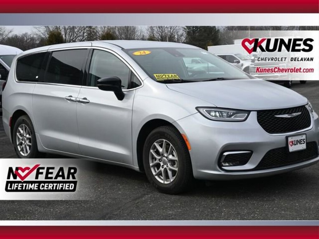 Used 2024 Chrysler Pacifica Touring L