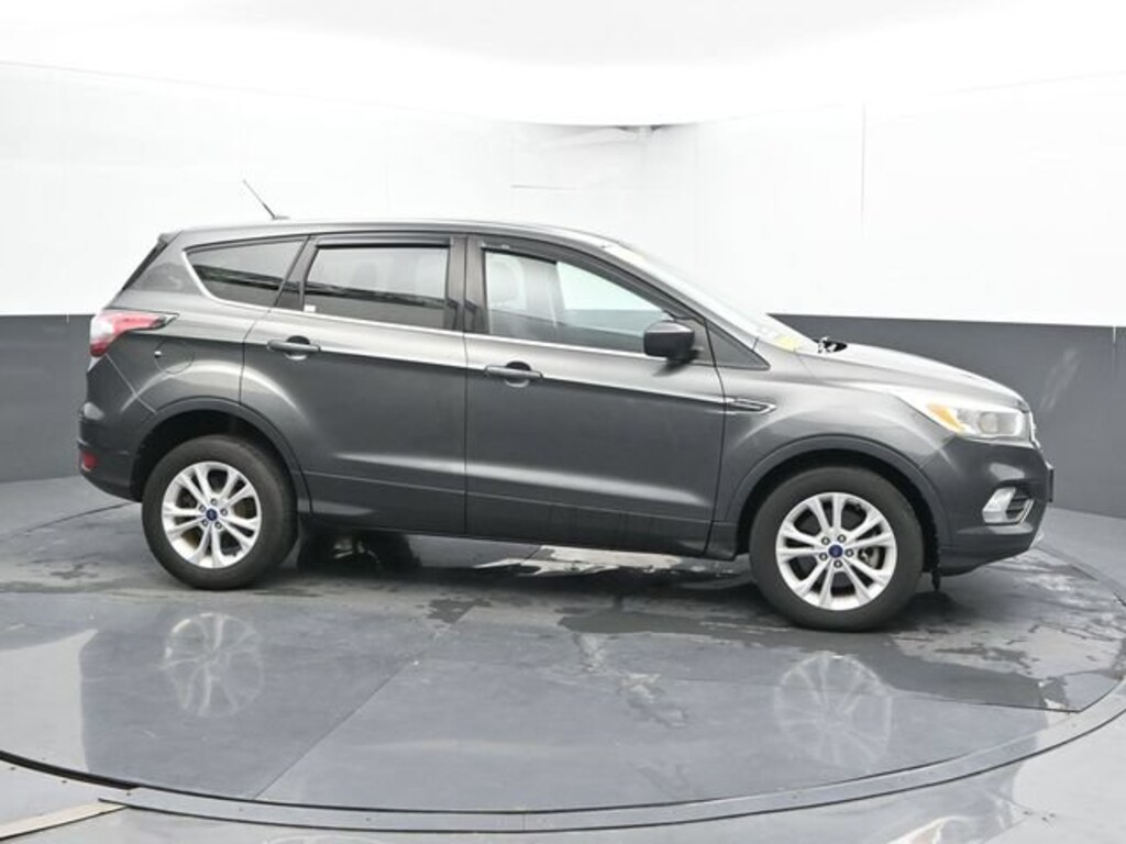 Used 2017 Ford Escape SE