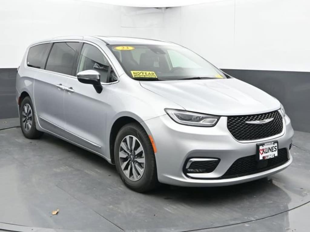 Used 2023 Chrysler Pacifica Hybrid Limited