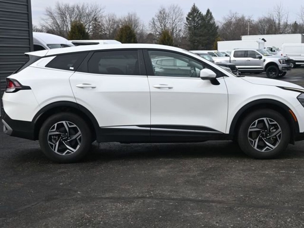 Used 2024 Kia Sportage LX