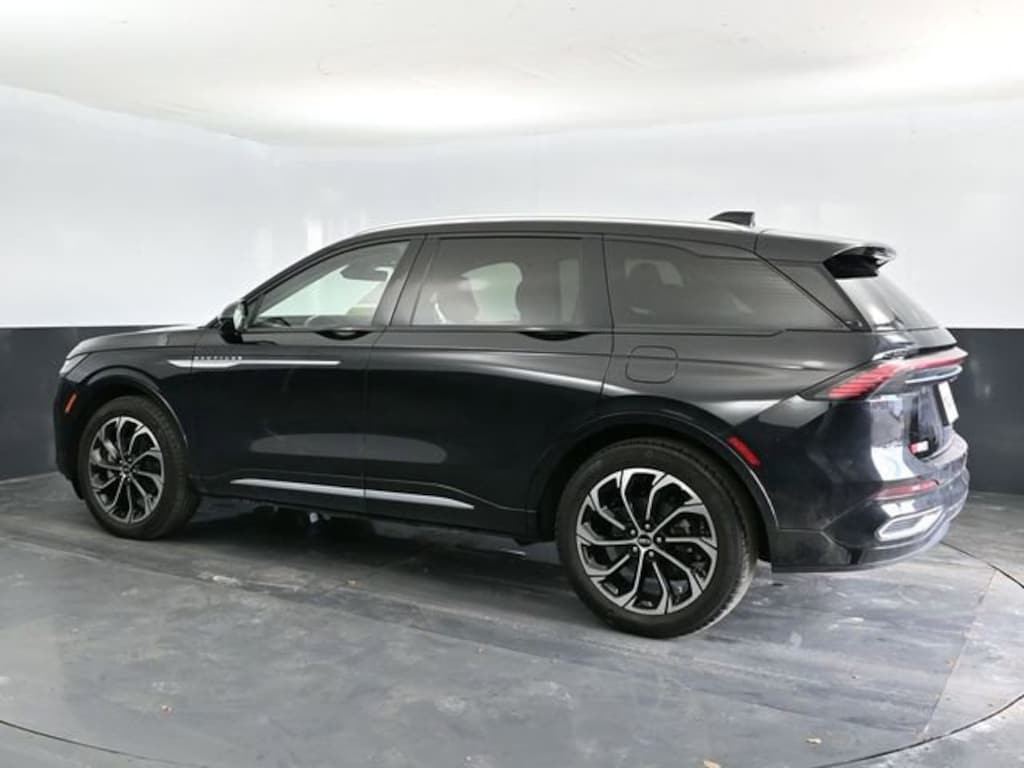 Used 2024 Lincoln Nautilus Reserve