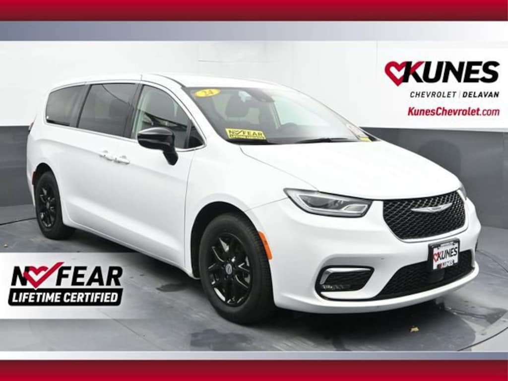 Used 2024 Chrysler Pacifica Touring L