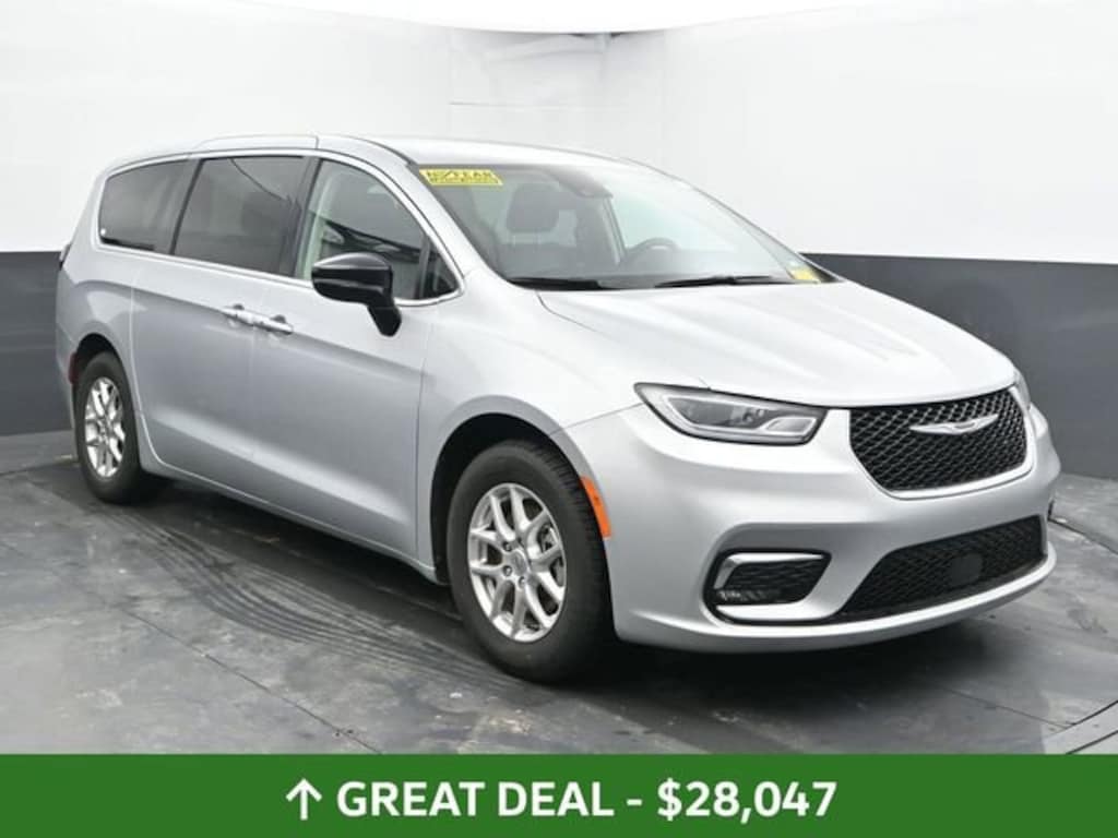 Used 2024 Chrysler Pacifica Touring L