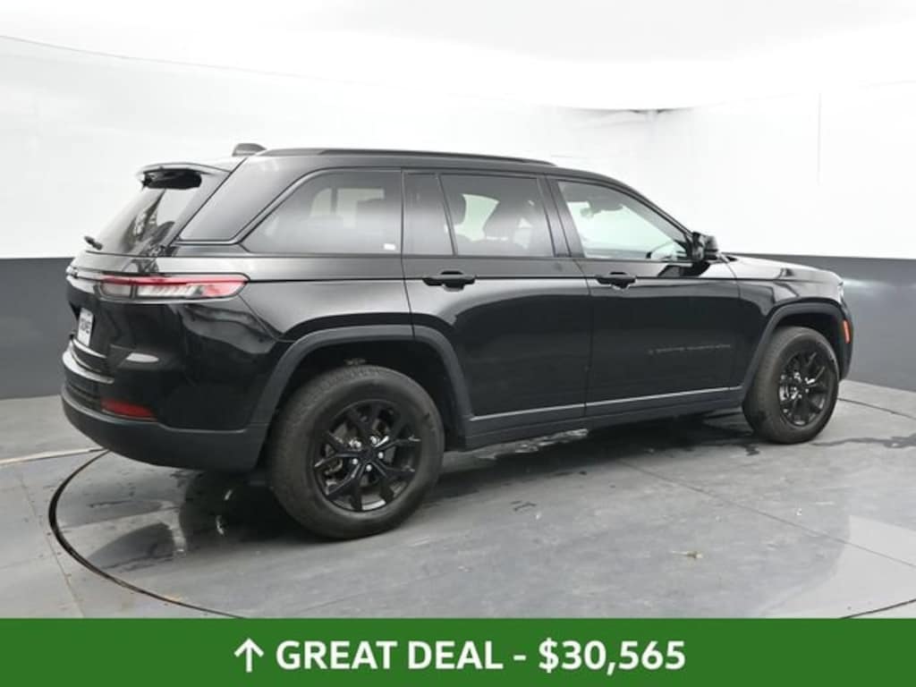 Used 2025 Jeep Grand Cherokee Altitude