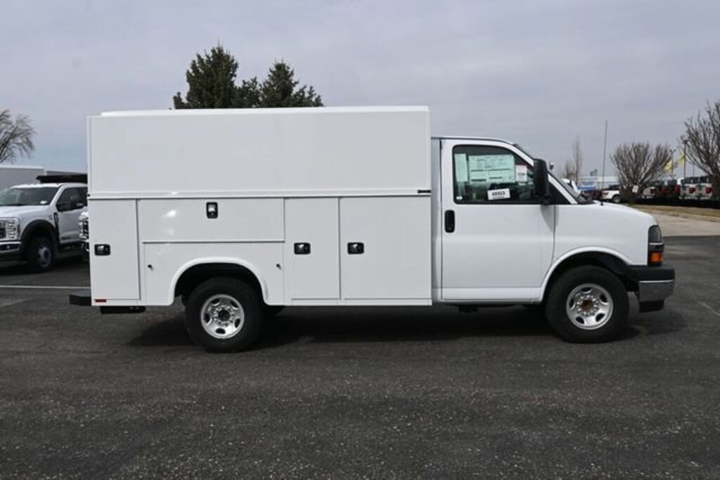 New 2024 Chevrolet Express Cutaway 3500 1WT Cutaway Van