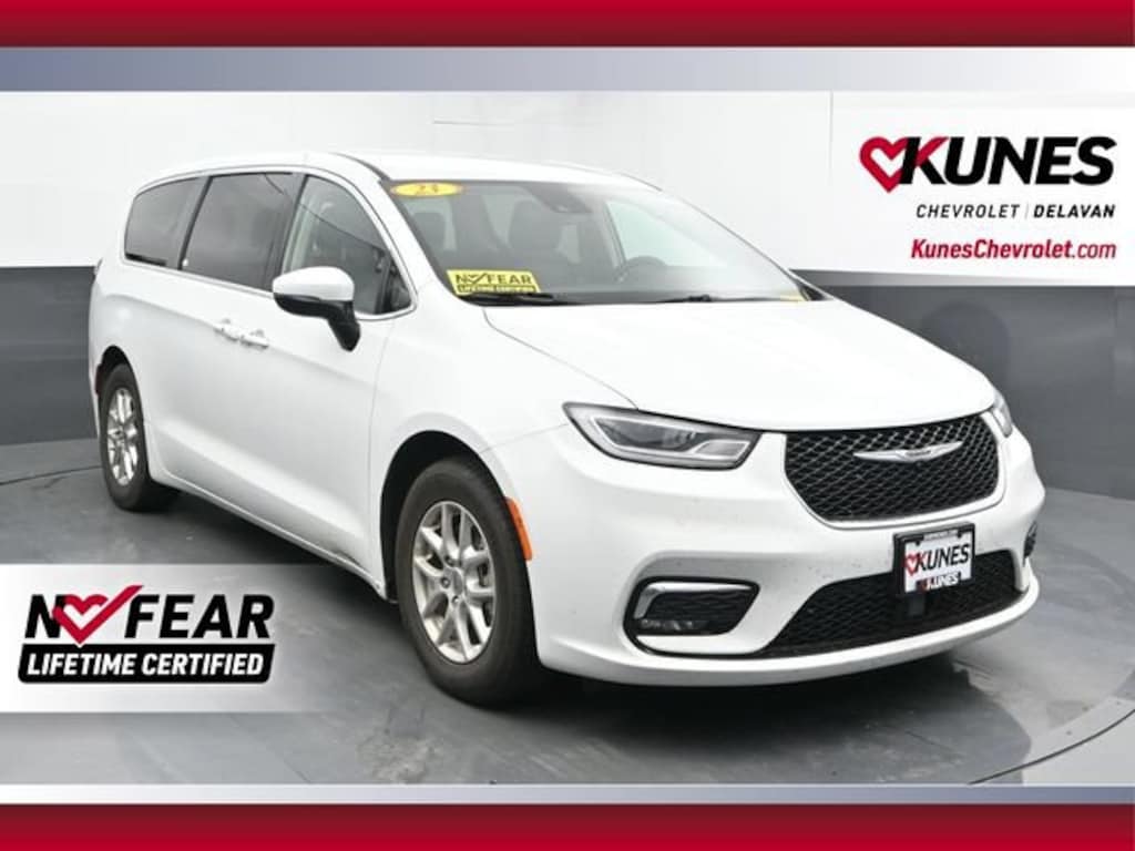 Used 2023 Chrysler Pacifica Touring L