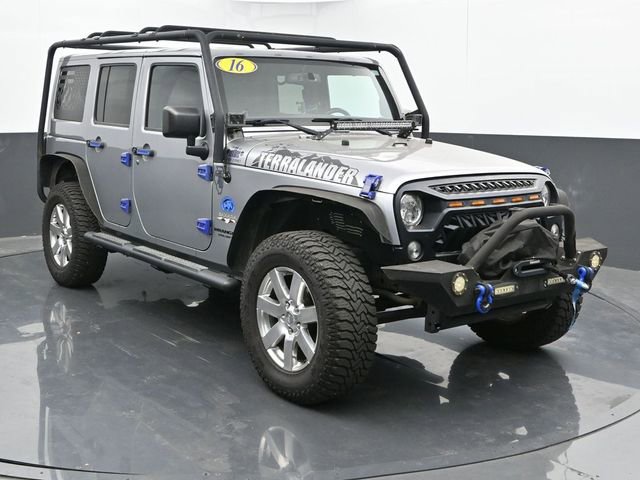 2016 Jeep Wrangler Unlimited Sahara photo 2