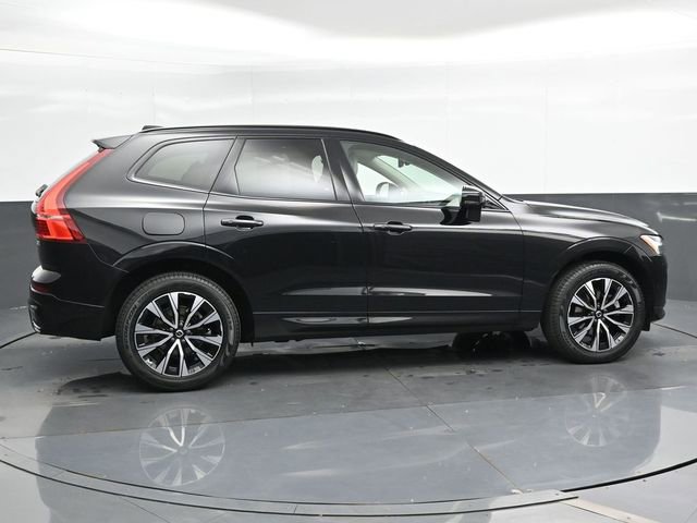 2023 Volvo XC60 B5 Plus photo 2