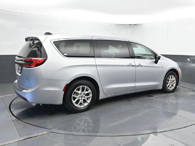 Used 2024 Chrysler Pacifica Touring L
