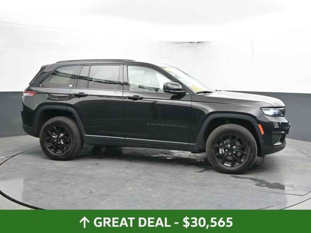 Used 2025 Jeep Grand Cherokee Altitude