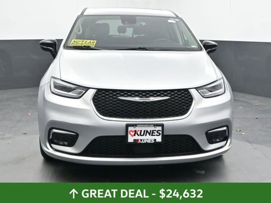 Used 2024 Chrysler Pacifica Touring L