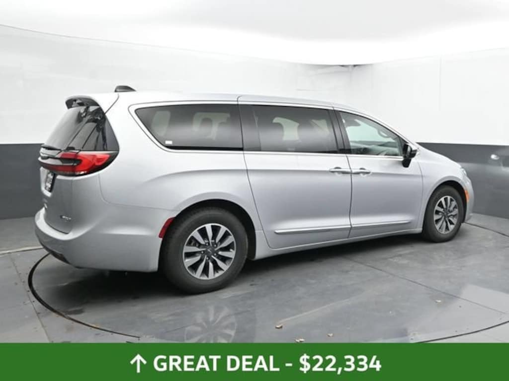 Used 2023 Chrysler Pacifica Hybrid Limited