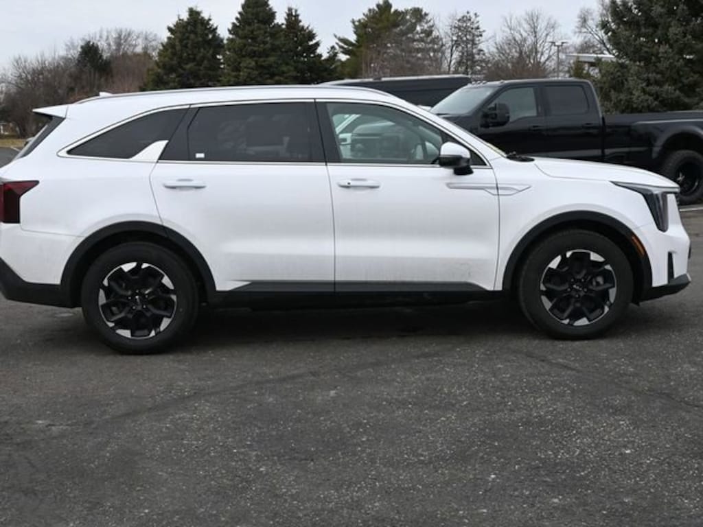 Used 2024 Kia Sorento S