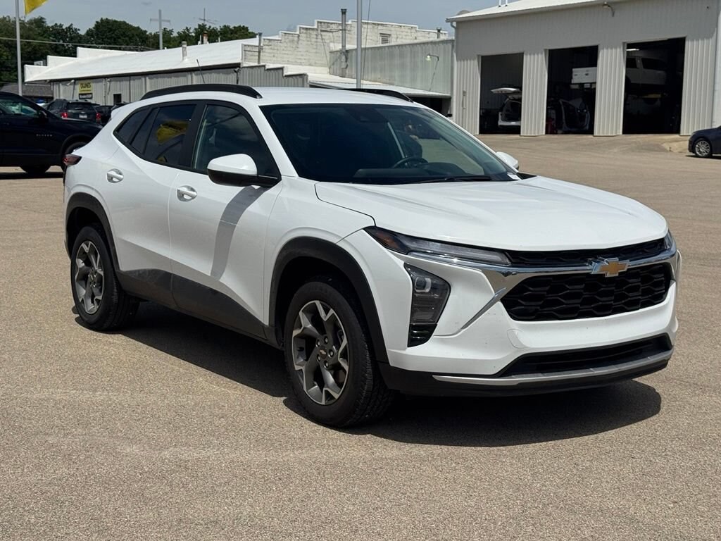 Used 2025 Chevrolet Trax LT SUV