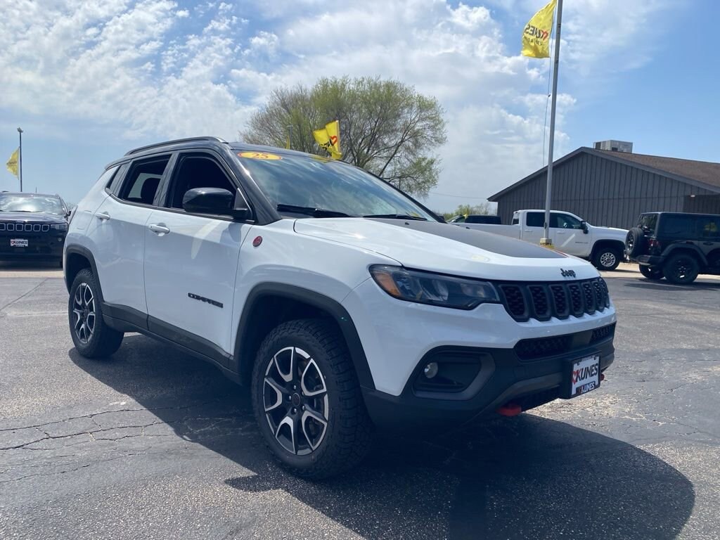 Used 2025 Jeep Compass Trailhawk