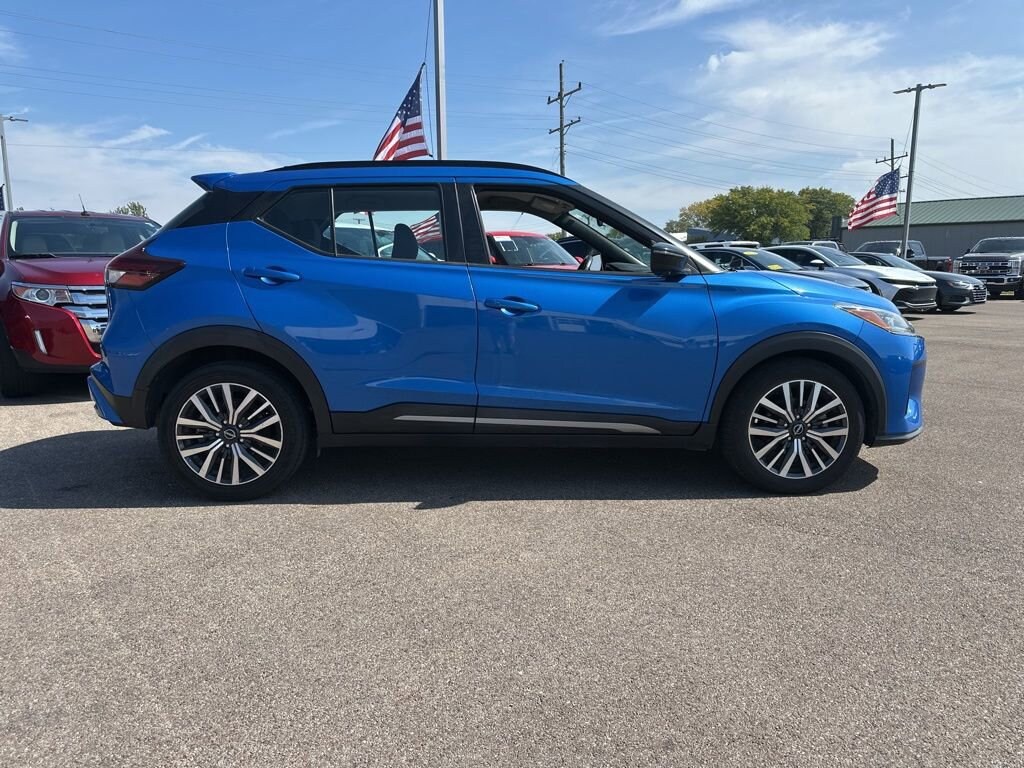 Used 2022 Nissan Kicks SR