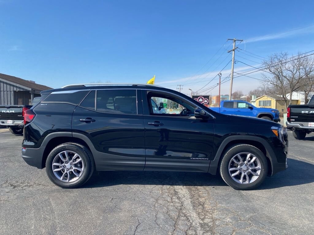 Used 2024 GMC Terrain SLT SUV