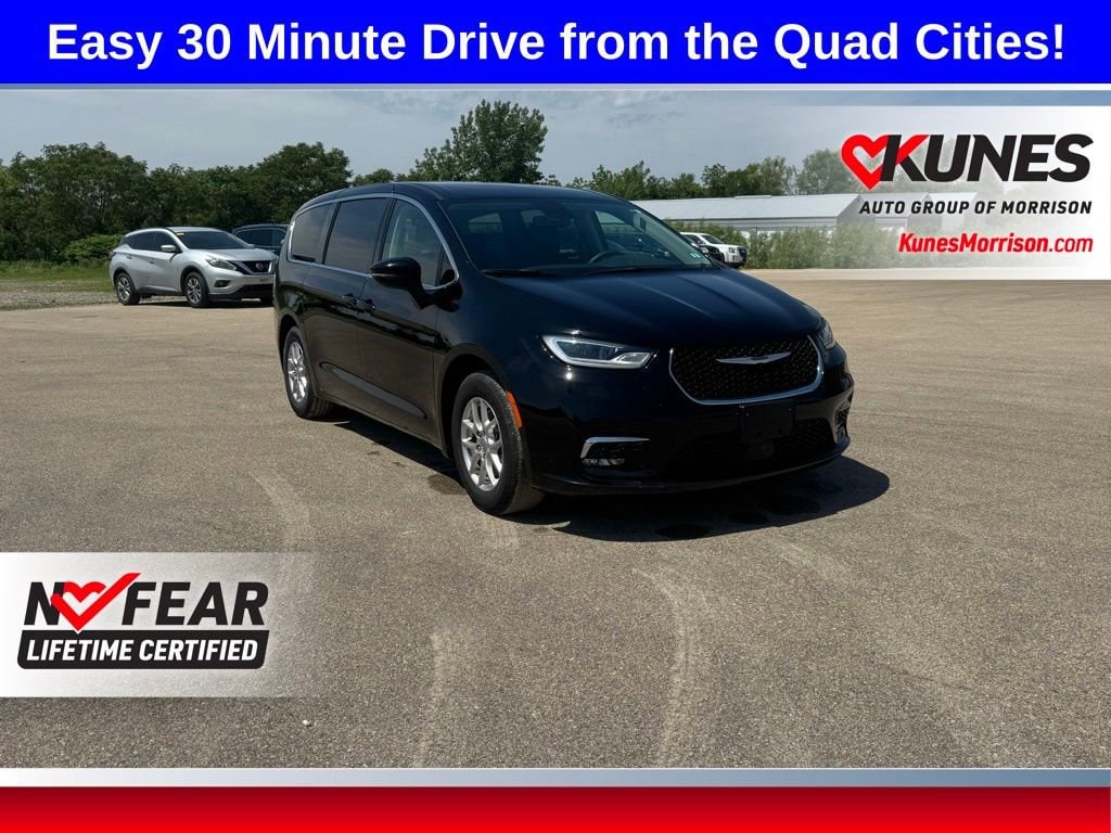 Used 2024 Chrysler Pacifica Touring L