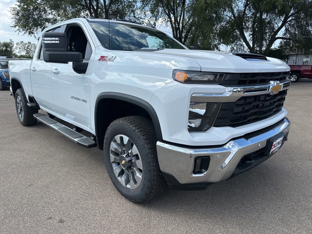 2026 Chevrolet Silverado 2500HD LT photo 2