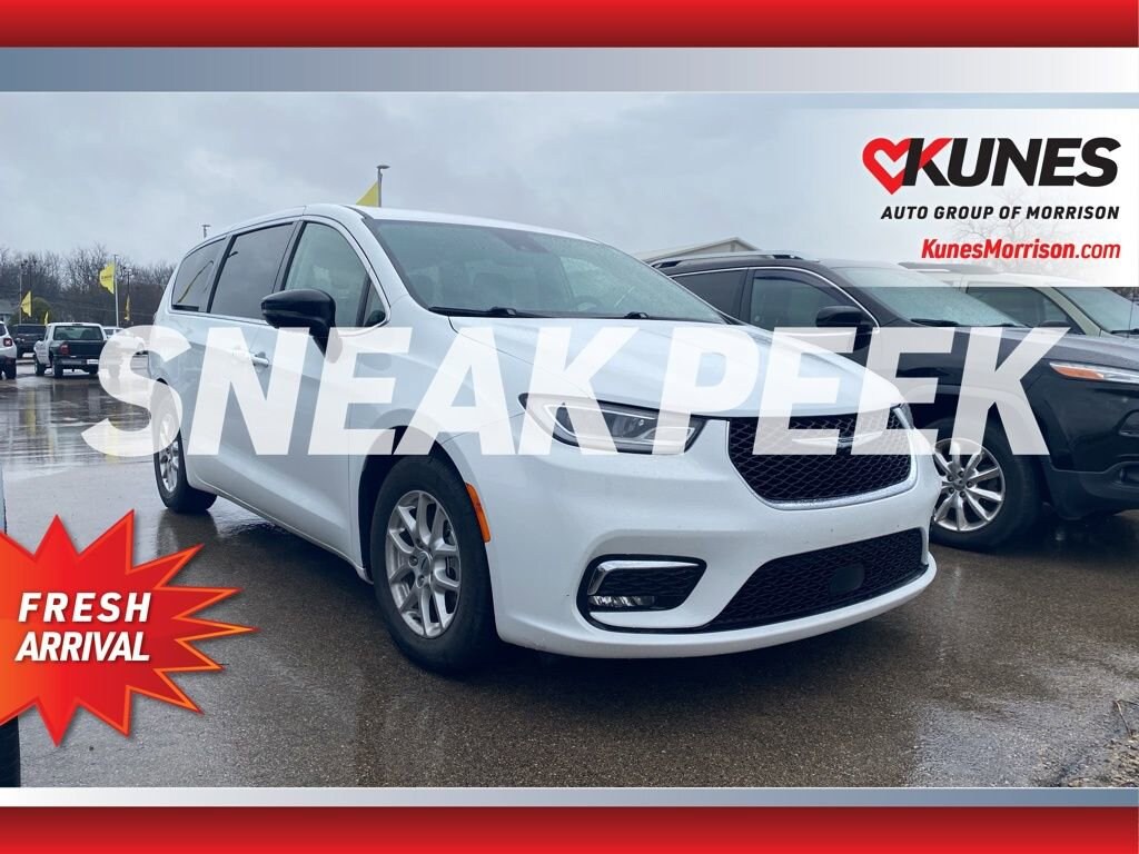 Used 2024 Chrysler Pacifica Touring L