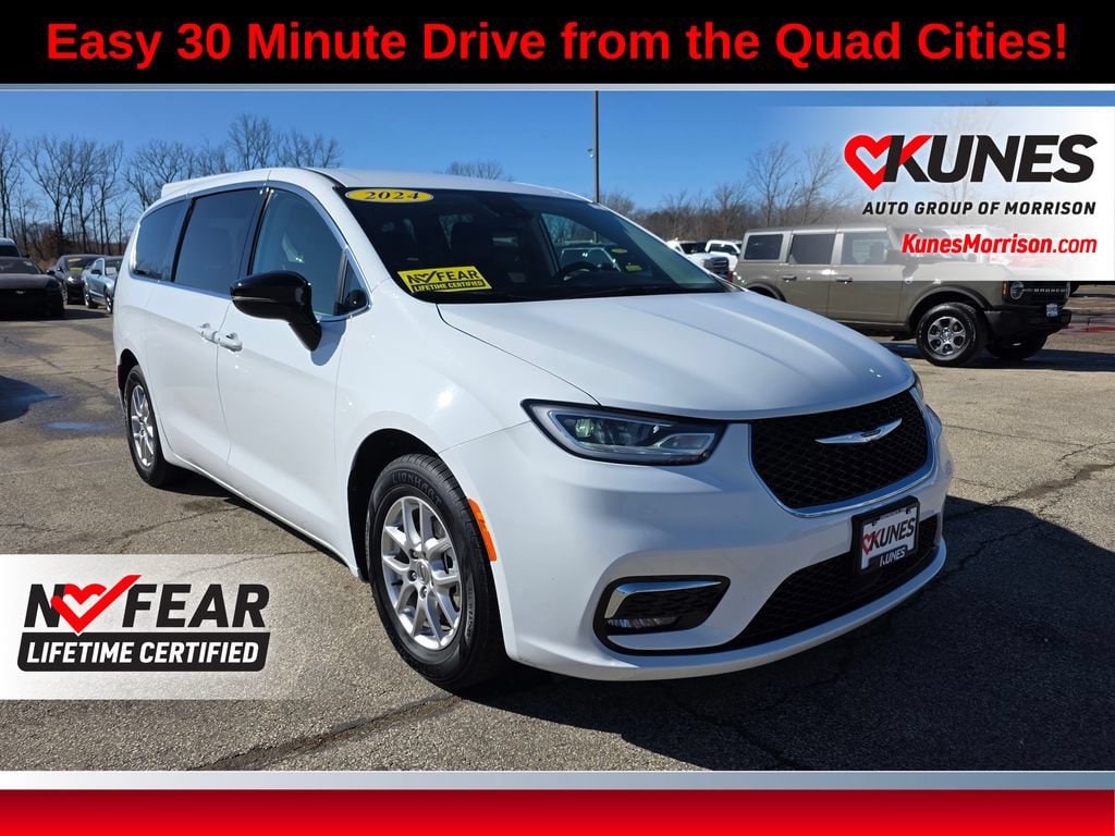 Used 2024 Chrysler Pacifica Touring L
