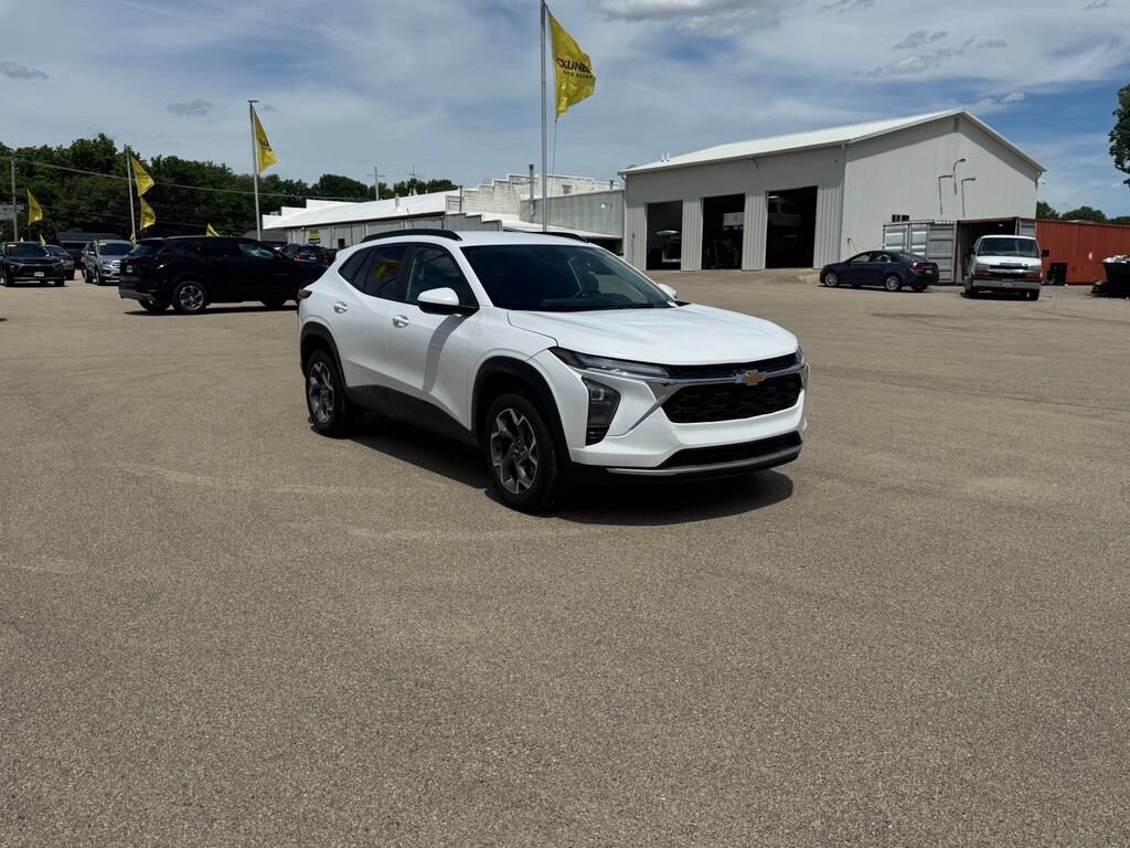 Used 2025 Chevrolet Trax LT SUV