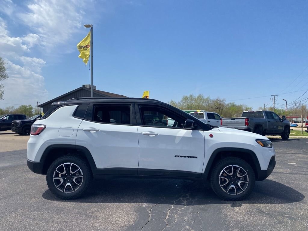 Used 2025 Jeep Compass Trailhawk