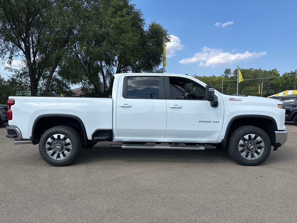 2026 Chevrolet Silverado 2500HD LT photo 3