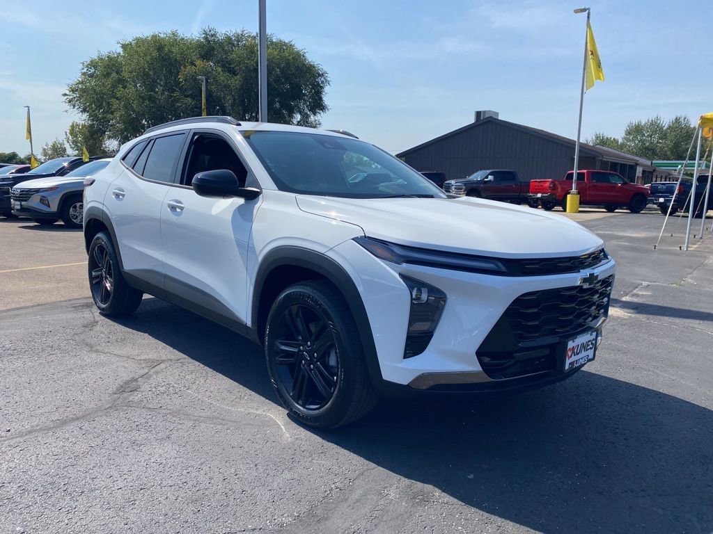 2025 Chevrolet Trax ACTIV photo 2