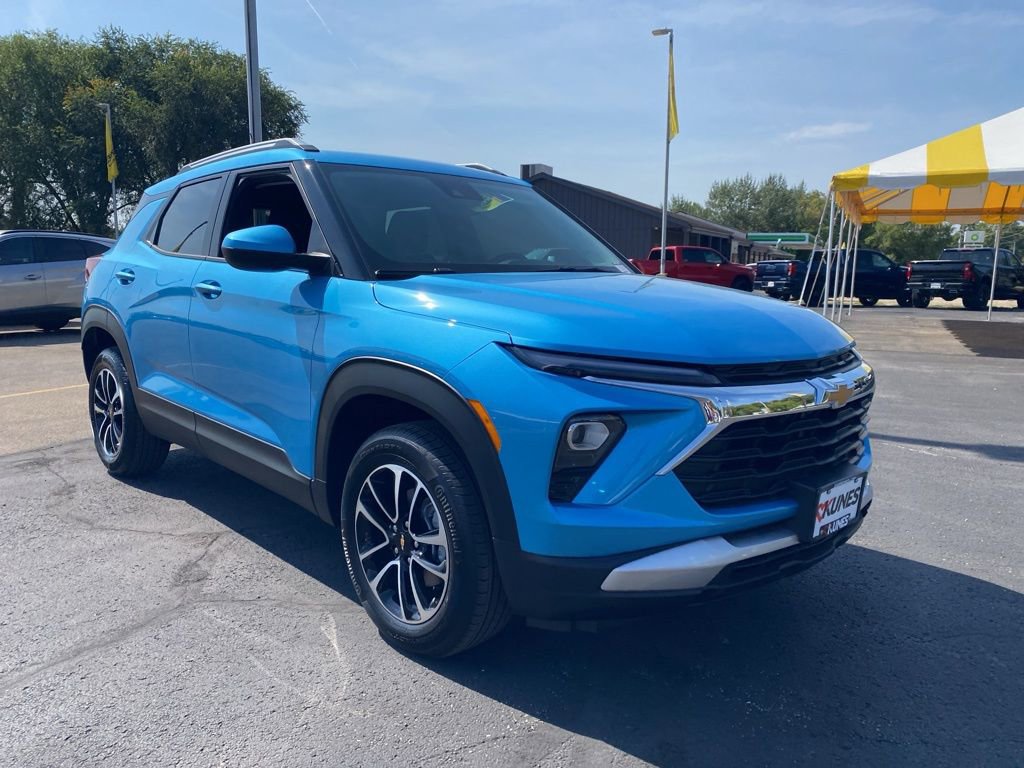 2026 Chevrolet Trailblazer LT photo 2