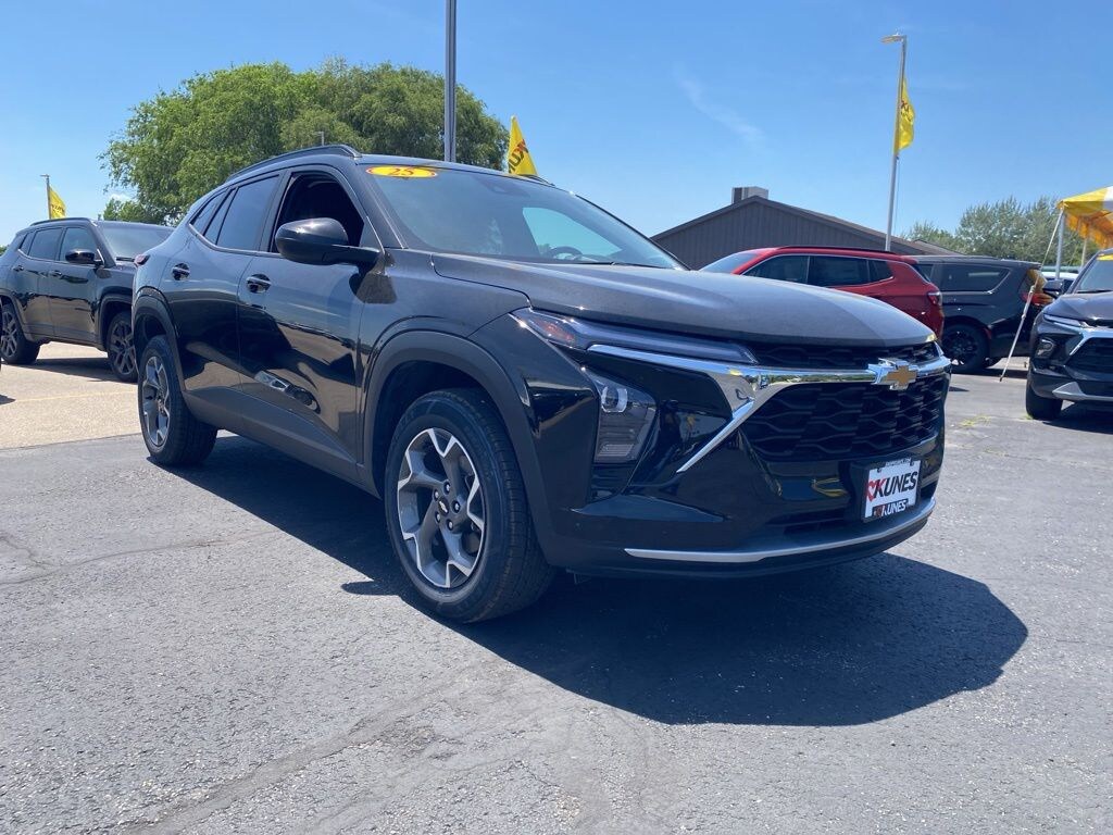 Used 2025 Chevrolet Trax LT SUV