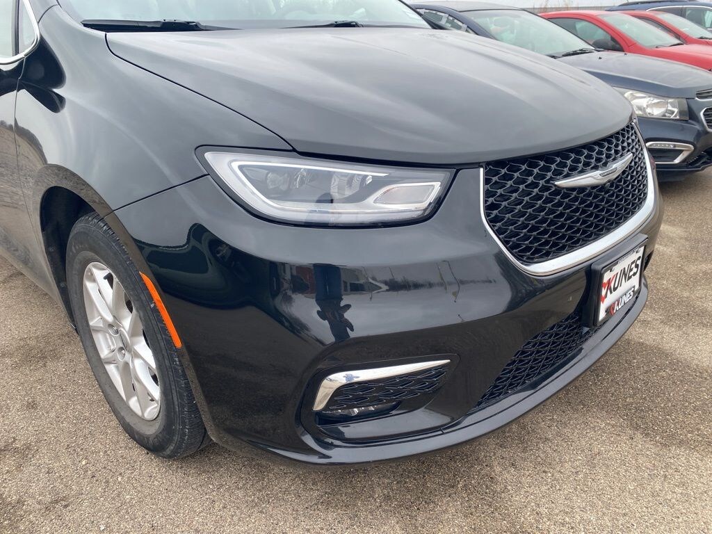 Used 2023 Chrysler Pacifica Touring L Minivan/Van