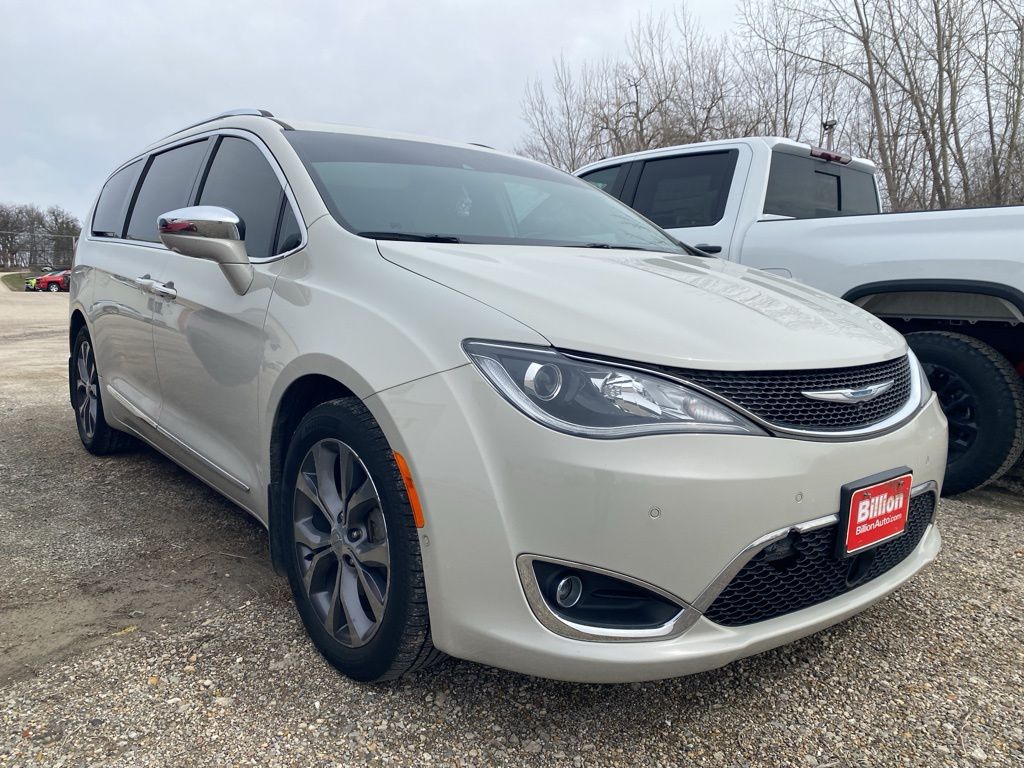 Used 2017 Chrysler Pacifica Limited with VIN 2C4RC1GG9HR545283 for sale in Morrison, IL