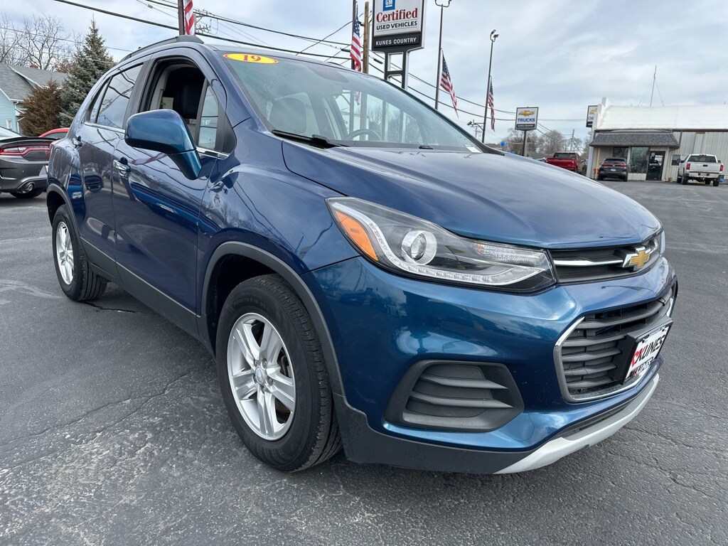 Used 2019 Chevrolet Trax LT with VIN 3GNCJLSB2KL386444 for sale in Morrison, IL