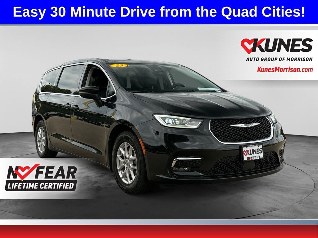 Used 2023 Chrysler Pacifica Touring L Minivan/Van