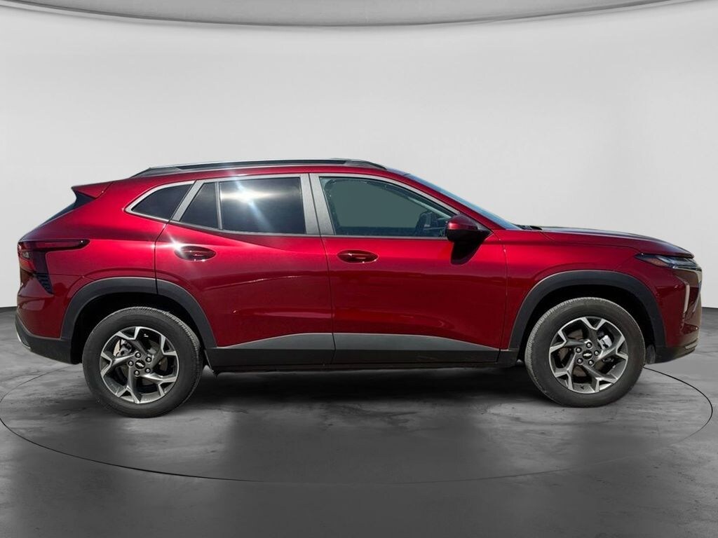 Used 2025 Chevrolet Trax LT SUV