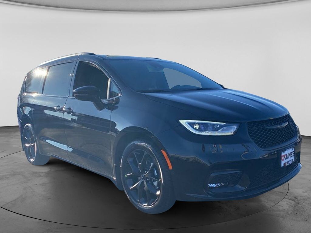 New 2026 Chrysler Pacifica Select Passenger Van
