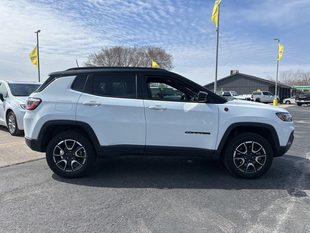 Used 2025 Jeep Compass Trailhawk SUV