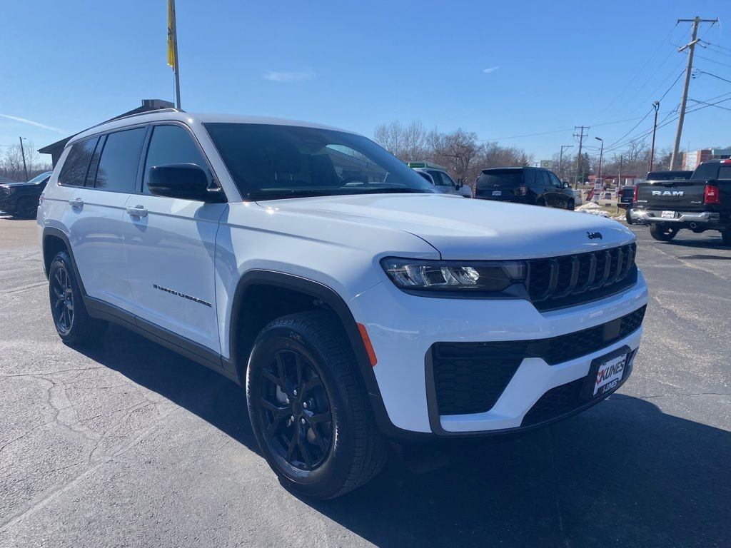 New 2026 Jeep Grand Cherokee Laredo Sport Utility