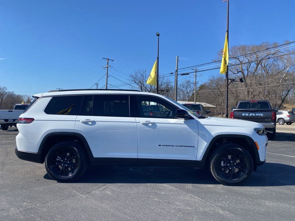New 2026 Jeep Grand Cherokee Laredo Sport Utility