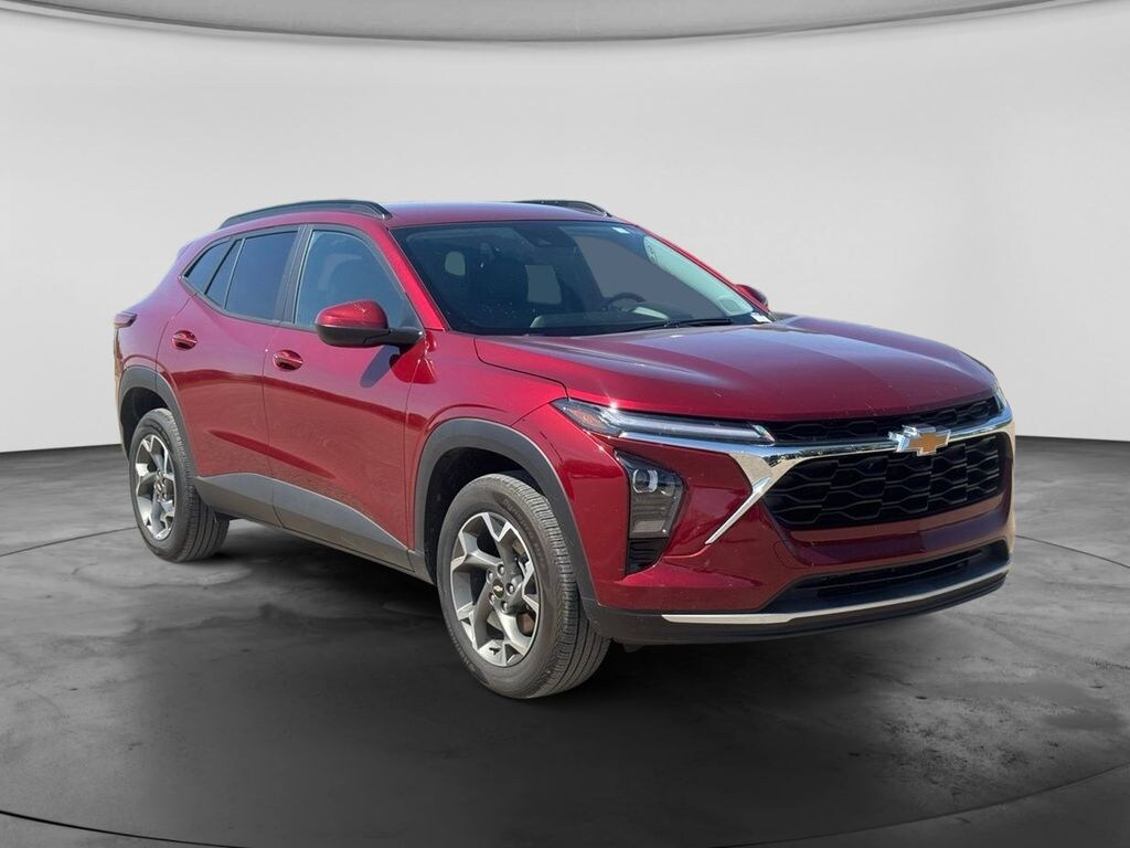 Used 2025 Chevrolet Trax LT SUV