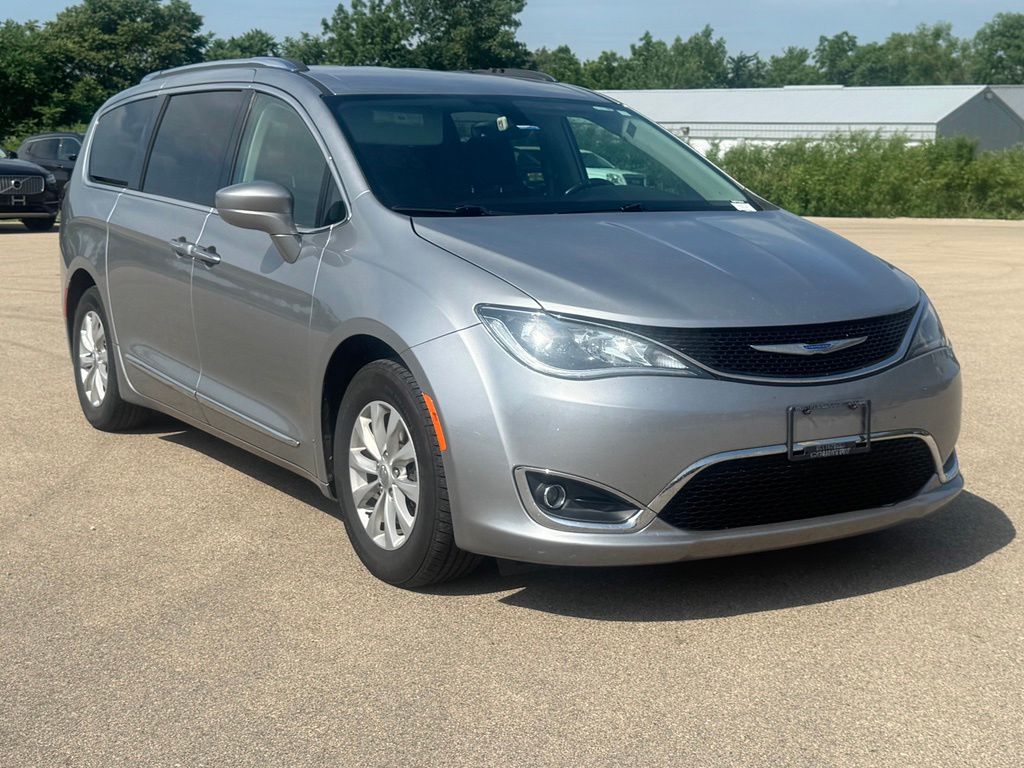 Used 2019 Chrysler Pacifica Touring L with VIN 2C4RC1BG1KR537306 for sale in Morrison, IL