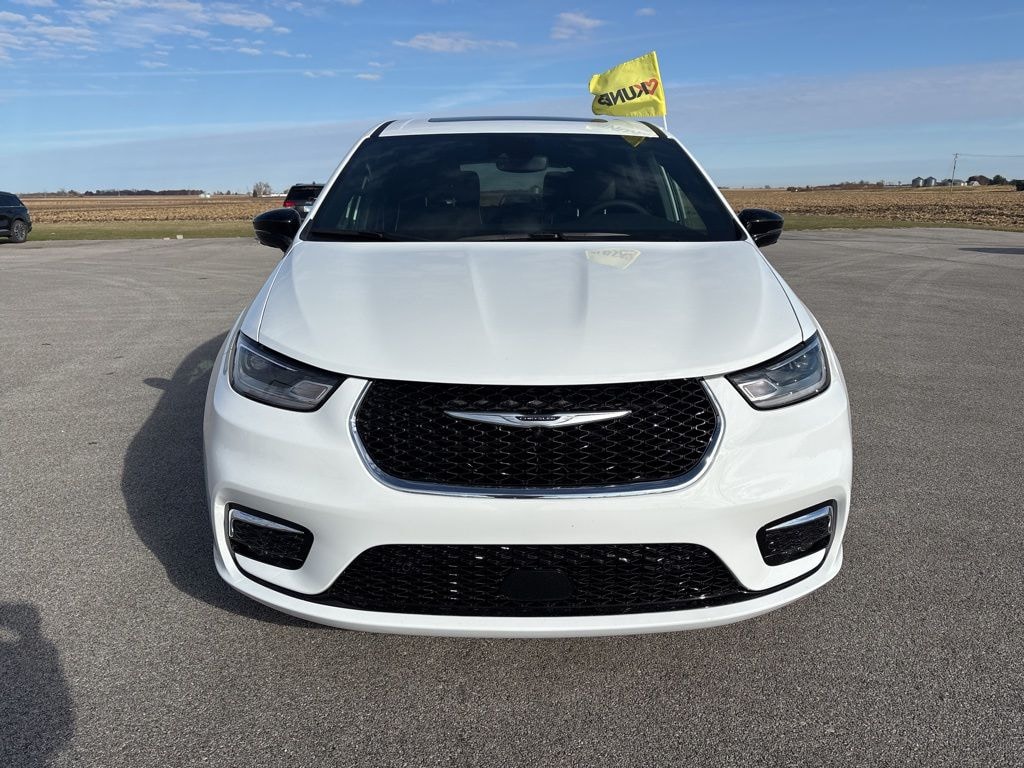 New 2026 Chrysler Pacifica Limited Passenger Van