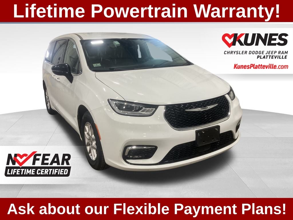 2024 Chrysler Pacifica Touring L's photo