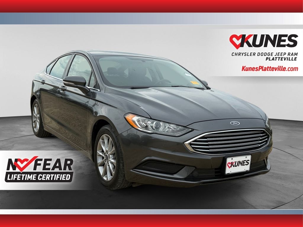 Used 2017 Ford Fusion SE Sedan