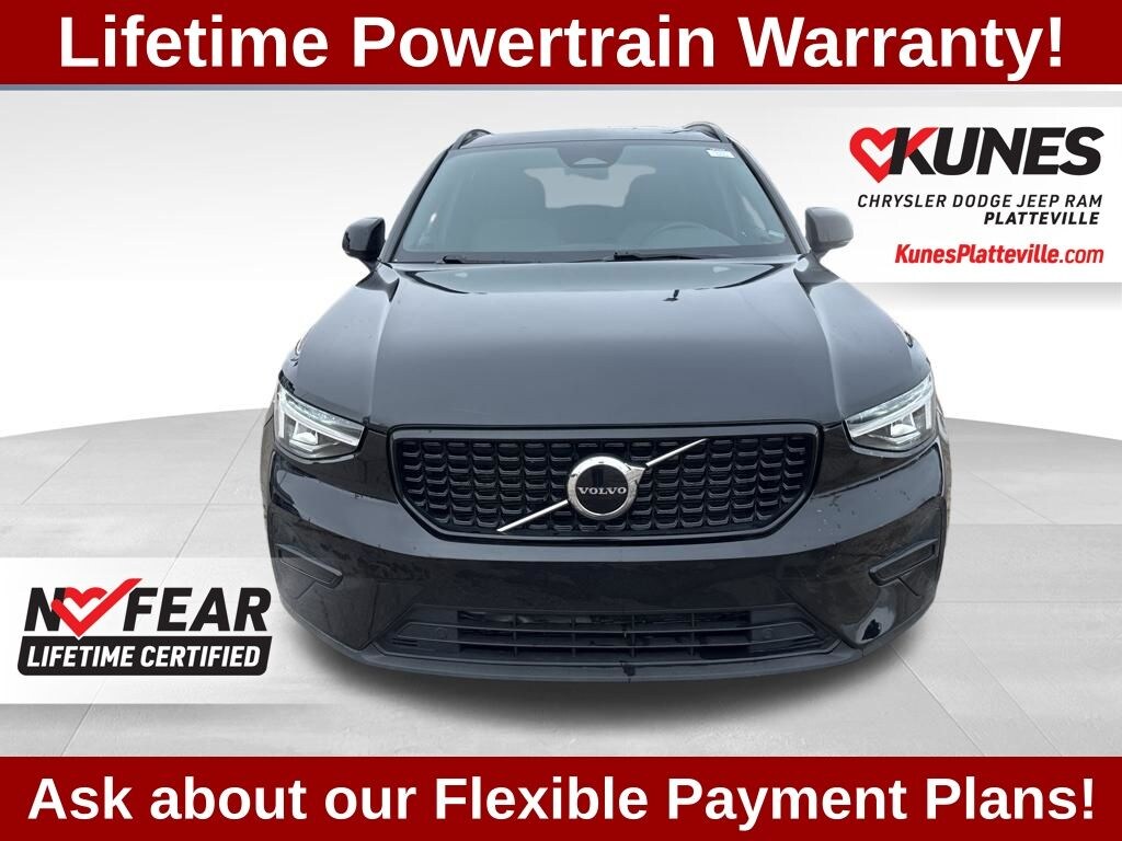 Used 2024 Volvo XC40 B5 Core SUV