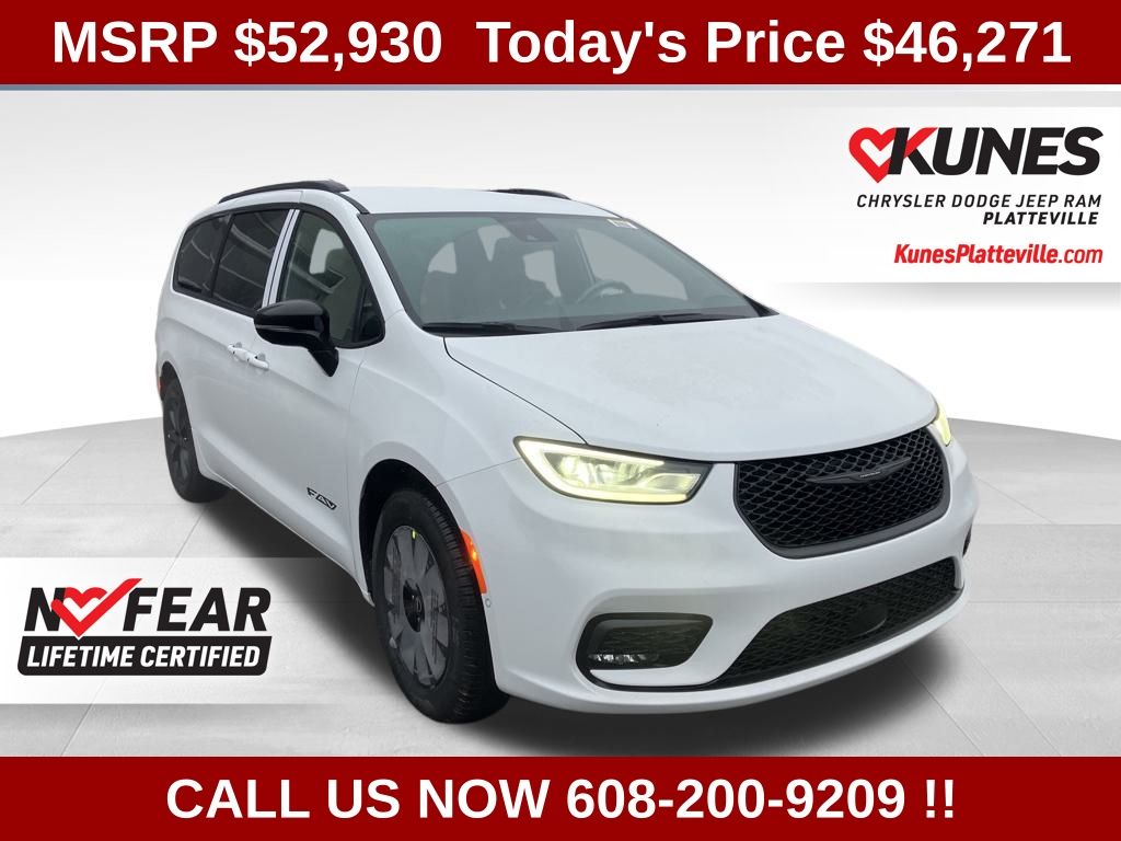 2026 Chrysler Pacifica Select's photo